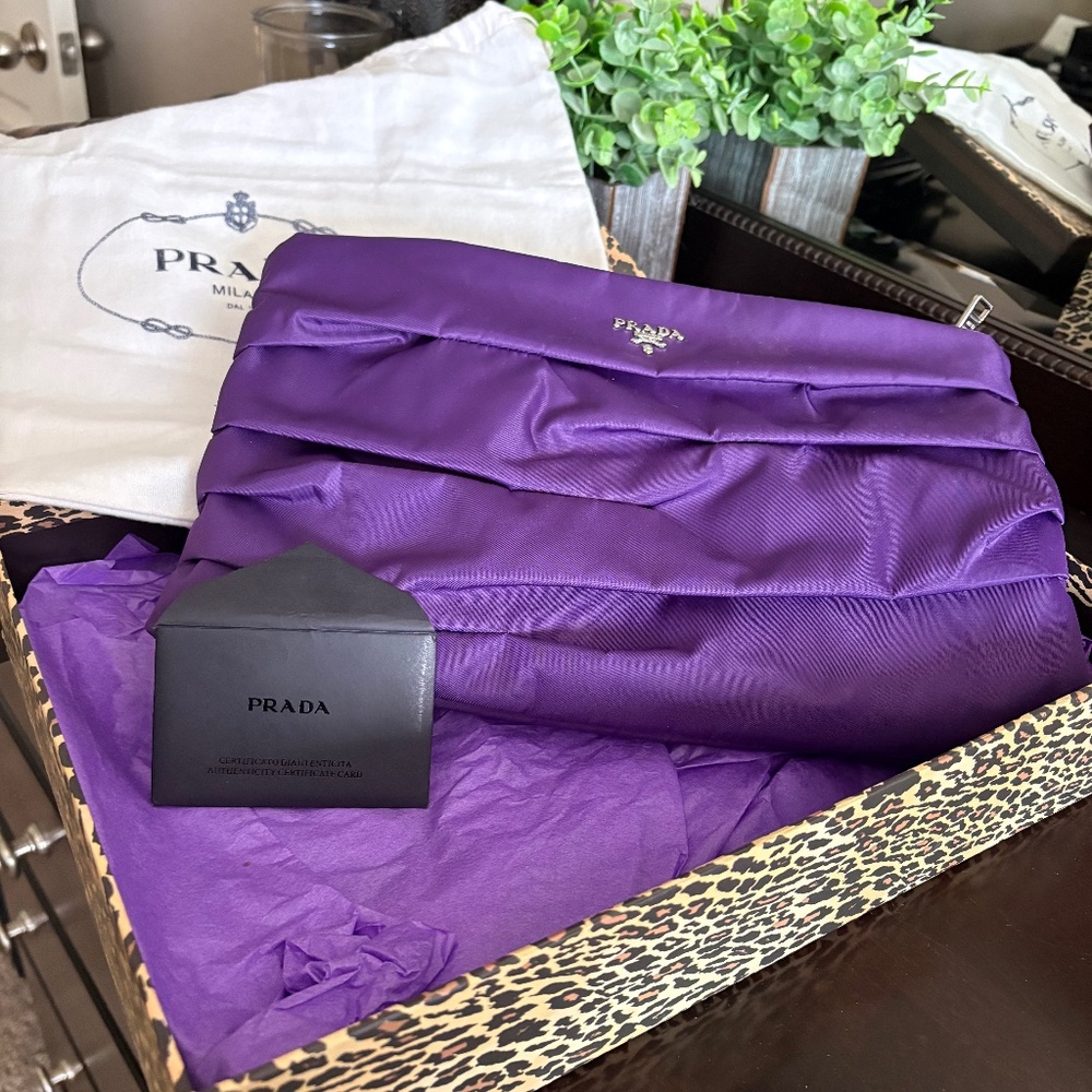 Prada viola pochette